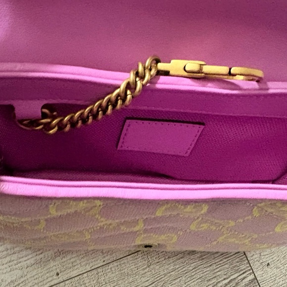 đź’Ż Authentic Gucci Super Mini Marmont Pink and Gold Women's Bag - Picture 9 of 12